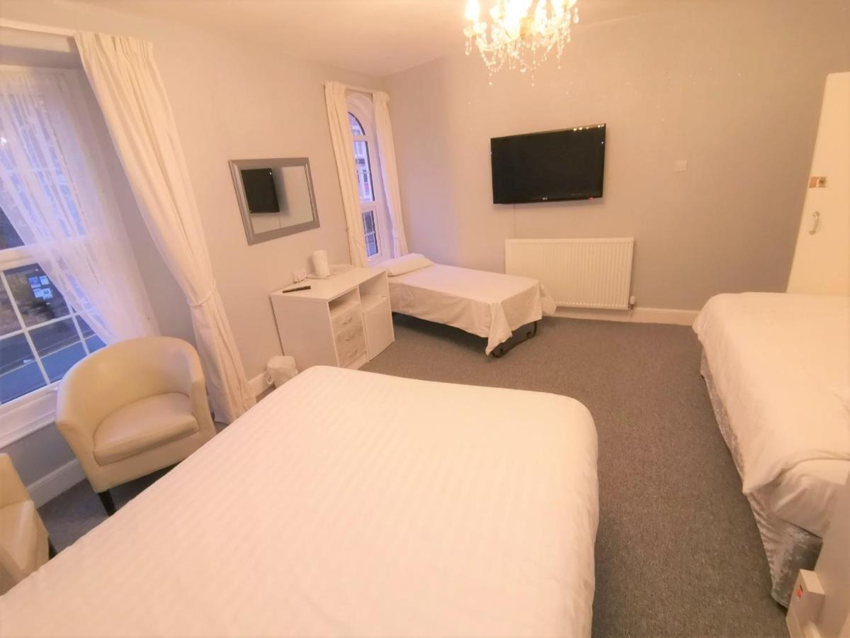 Anglesey House Bed & Breakfast ลันดิดโน ภายนอก รูปภาพ