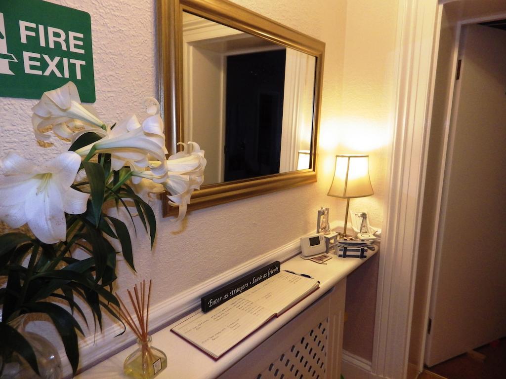 Anglesey House Bed & Breakfast ลันดิดโน ภายนอก รูปภาพ